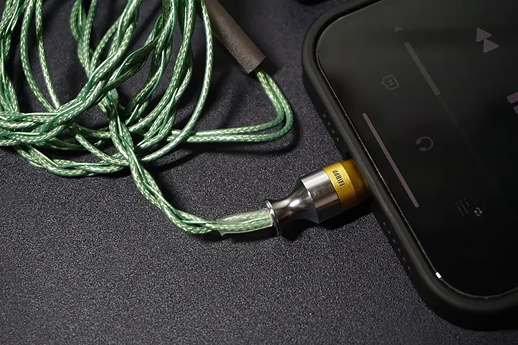 ddHiFi M120B connected to iPhone