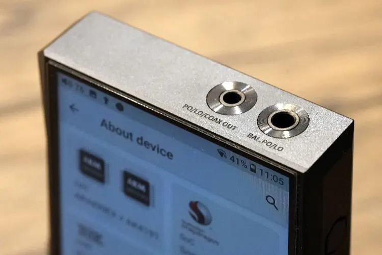 FiiO M23 output jacks on top panel
