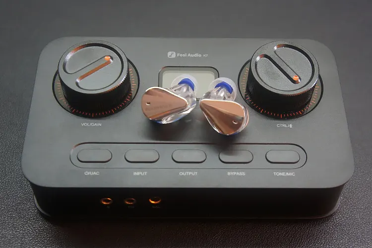 Fosi Audio K7 with MOONDROP Blessing 3 earphones on top